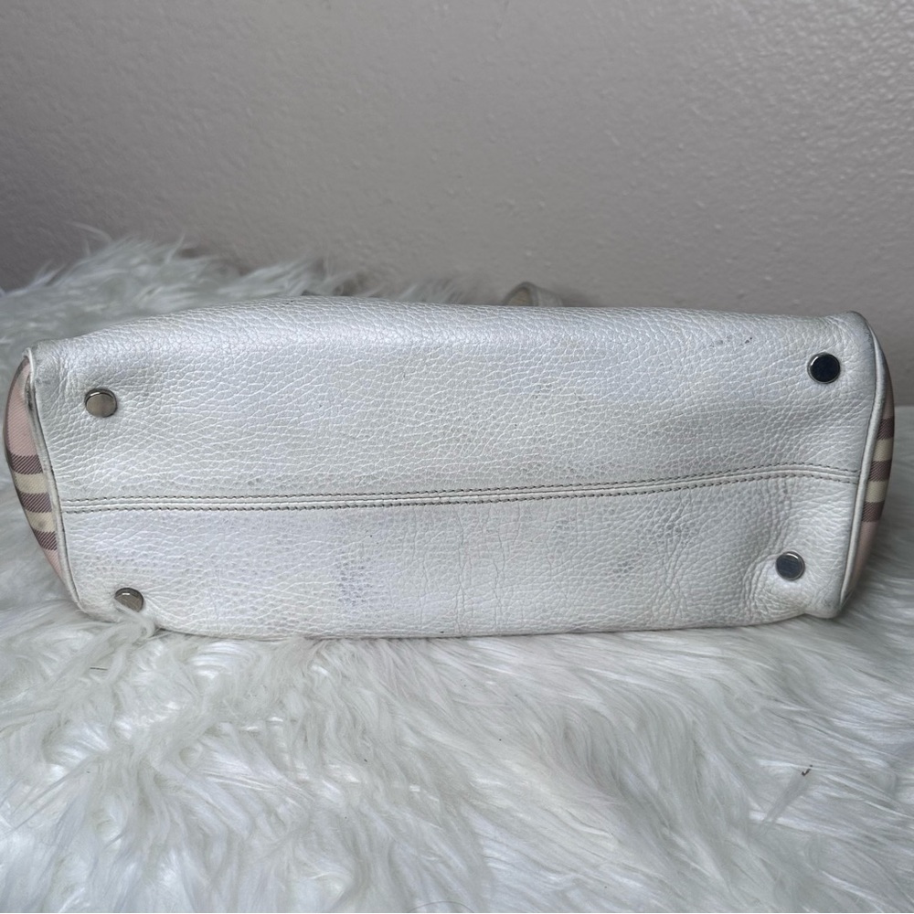 Elegant Burberry White Leather Tote Bag - Picture 11 of 16